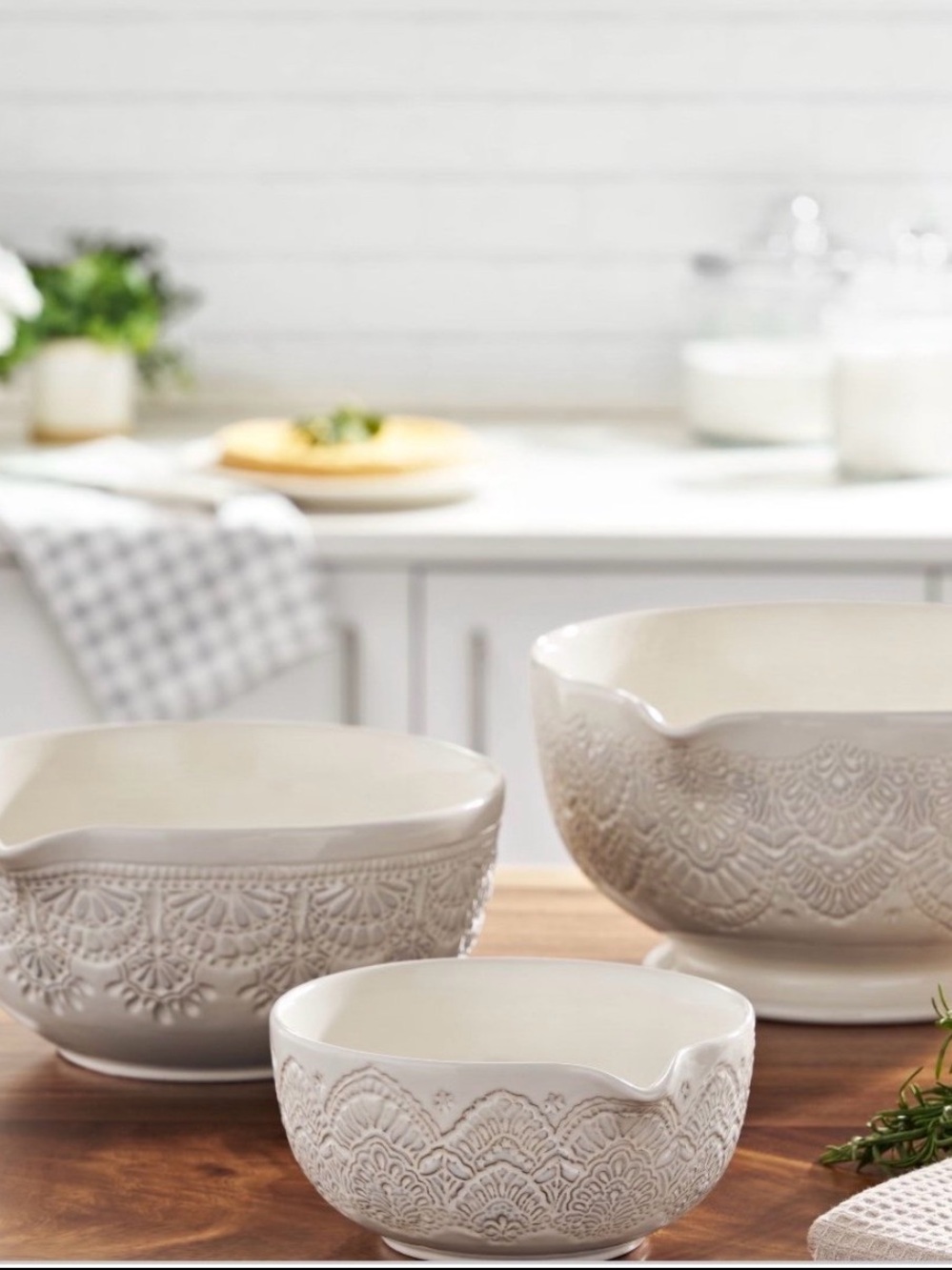 The Pioneer Woman Cream Embossed Mixing Bowls Set